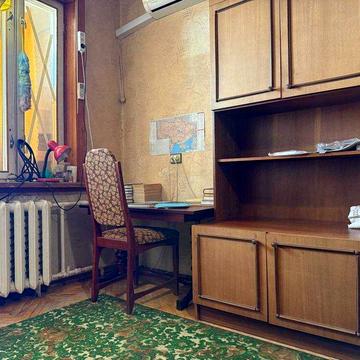 Терміново! Продаж 2к квартира під ремонт біля метро Дарниця | вул. Малишка 3 | 43.4 м²