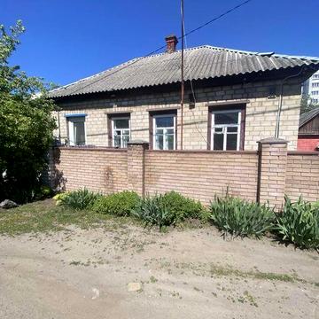 Продаж. 1/2 будинку в центральній частині міста ( район Астри)