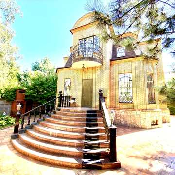 Продам будинок в Центрально міському районі по вулиці Німецька Площа 321,5 м.кв Ділянка 19 соток, центр міста