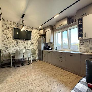 Укомплектований будинок 110 м.кв. на 10 сотках