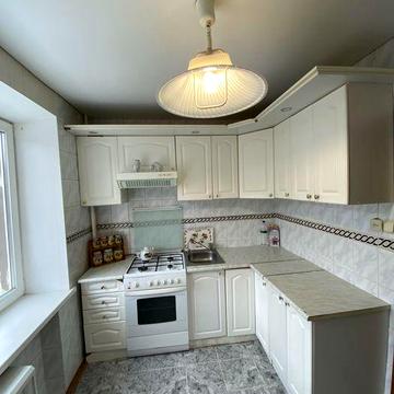 Здається 2 кімнатна на Князів Острозьких.