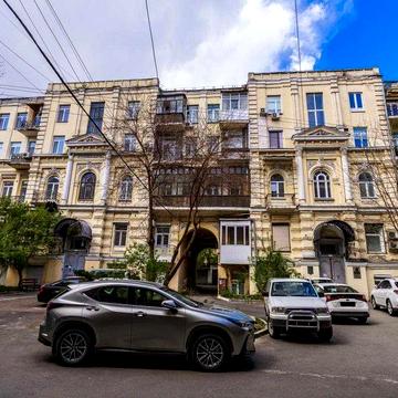 Продаж ЦЕНТР Антоновича Бульварна частина у дворі 85м2