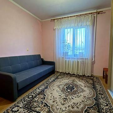 Здається в оренду простора  3-кім квартира по вул. Милославська, 31Б