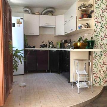 Продаж 2-х квартира перепланована в кухню-студію по вулиці Перемиська