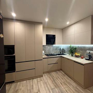 Продаж 3 кімнатної квартири Яровиця центр міста ЖК Яровиця