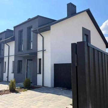зданий крайній таунхаус готовий до ремонту з великою ділянкою