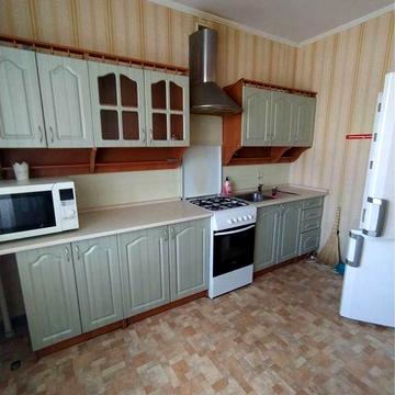 Здається три кімнатна квартира