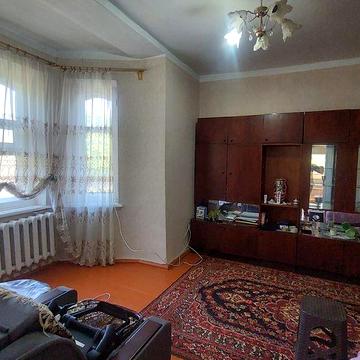 Продам 2-кімнатну квартиру. Вул.Полтавська,21.