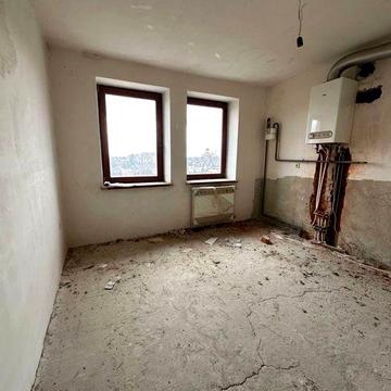 Простора 5 кімнатна квартира по низу ринку