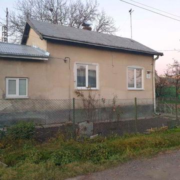 Продаж будинку в.Степового 100м 8сот приватизованої землі всі комунікації є 300тис