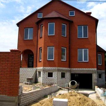 У продажу капітальний будинок (296.5 кв.м) у смт. Великодолинське.