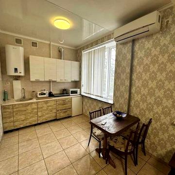 Продам 3к сталинку 12 Квартал Богдана Хмельницкого