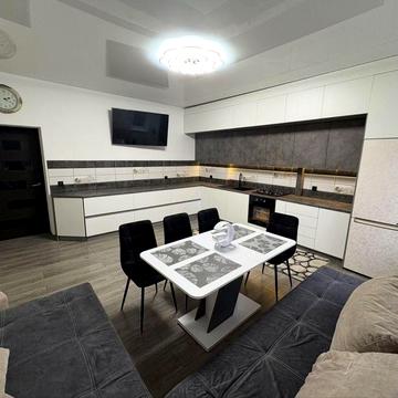 Продаж двосторонньої 2 км квартири