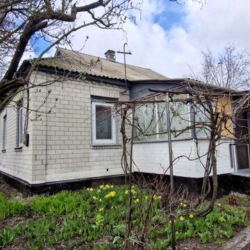 Продаж в с.Старому будиночок поруч центра села!