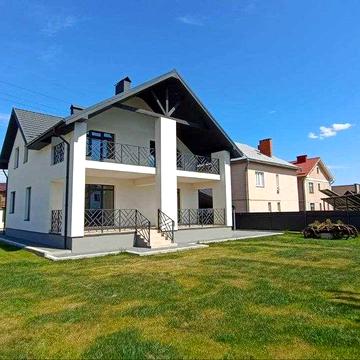 Продається будинок в Крихівцях площею 225 (164)м2, ділянка 5сот. з асфальтованим заїздом та усіма міськими комунікаціями
