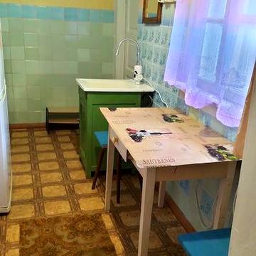 Сдам времянку на Зеленом яру. Для 1 женщины.