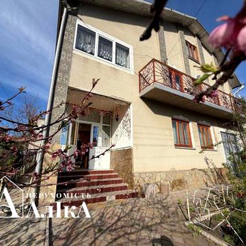 Продам великий будинок в хорошій локації