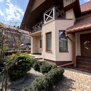 Продаж двоповерхового будинку в районі Червениця