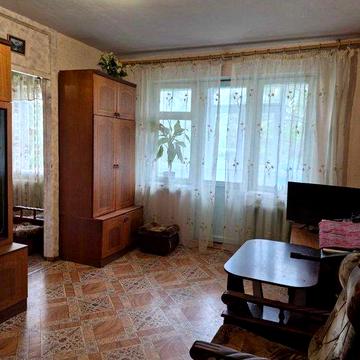 Продам 2 кімн. квартиру в ЦЕНТРІ. 4/5 пан. Житловий стан. 32000