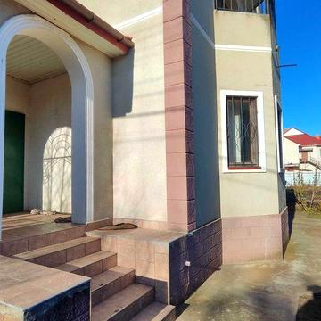 Продам капитальный дом в пляжном районе Черноморска, принимаем сертификаты и ваучеры