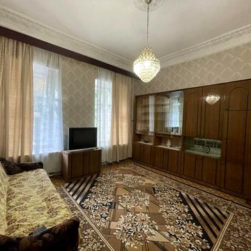 аренда  2к кв  центр Александровский проспект Книжка