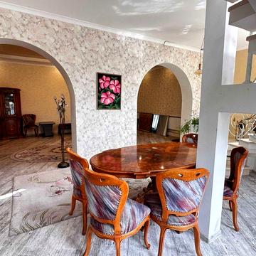 Просторий будинок, 512 кв.м. в зеленій зоні міста