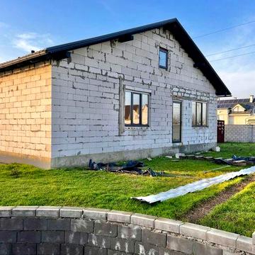 Дом с басейном  в с. Молодёжное