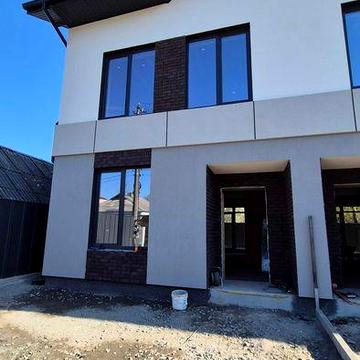 Кутовий таунхаус з центральними комунікаціями і газом, зі зручним виїздом на Київ