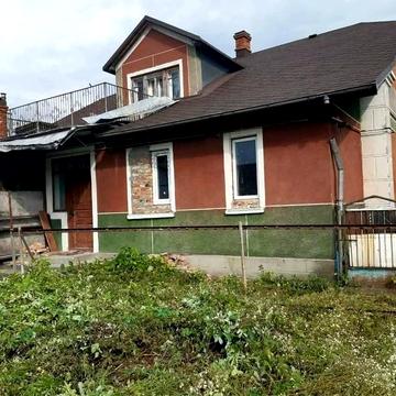 Продається будинок у смт Лопатин (при трасі Броди–Радехів)