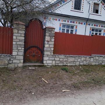 Будинок з земельною ділянко