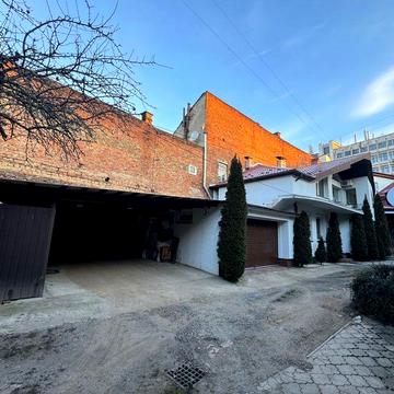 Будинок в центрі міста
