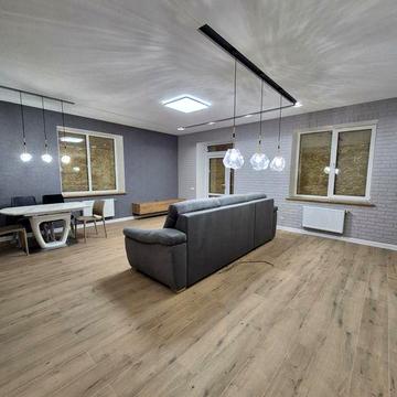 Продаж сучасного будинку в центрі