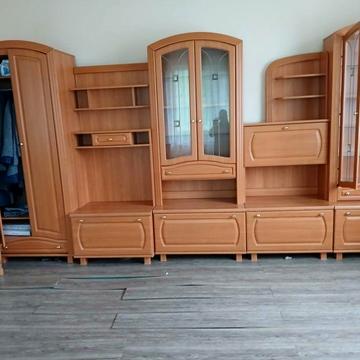Продаю дуже гарну меблеву стінку.