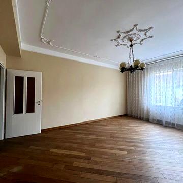 Продається ексклюзивний інвестиційний обєкт  3-кімнатна квартира площею 109,8 кв.у самому серці Мукачева (вул. Ярослава Мудрого, 5).