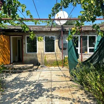 Продам дом у озера между Черноморском и Одессой