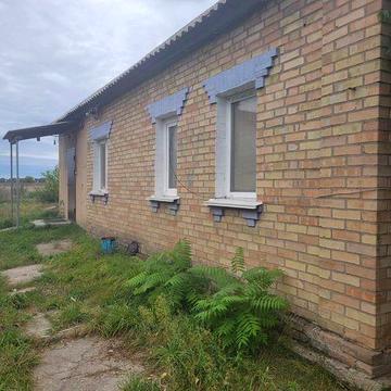 Будинок з земельною ділянкою в с.Озера Власник