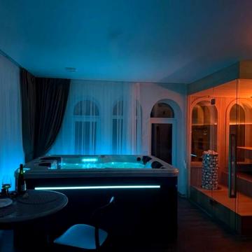 Панорамные апартаменты DeLux с сауной и джакузи