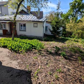 Продаж будинку з ділянкою в районі 12 школи