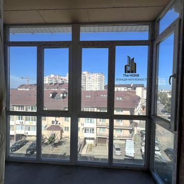 Академіка Амосова вул., 1