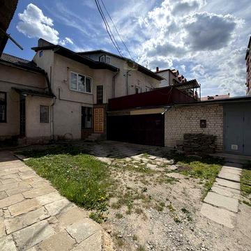 Продається 5-ти кімнатна квартира на Новому світі