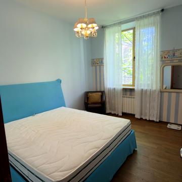 None 1300.0 USD