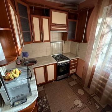 Трехкомнатная квартира в Корабельном,ост.Янтарная.2/9,70м