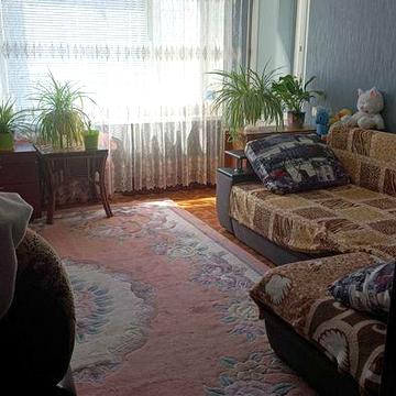 Квартира однокімнатна район колишнього кафе райдуга. Поряд магазини аптеки школа дитячий майданчик.