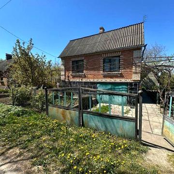 Дача з гаражем, погребом, банею та великою ділянкою!
