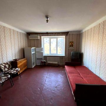 Комната в кирпичном доме по ул. Жолио Кюри (Д. Ойстраха).