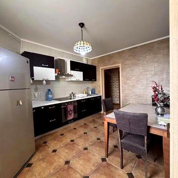 Простора квартира, генератор, новобудова, метро Лісова