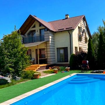 Аренда добротного дома с бассейном Обуховка