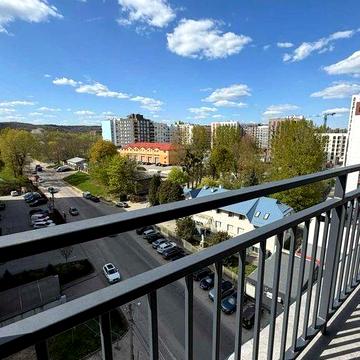 Терміново! Продаж 2 кім квартири з терасою - 79 м2, ближній центр