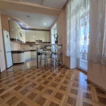 Продам  3ри кімнатну кватиру м Шептицький