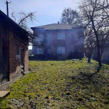 Цегляний будинок у селі, 25 км від Львова